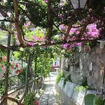 Casa Hermosa Bed & Breakfast 2*
